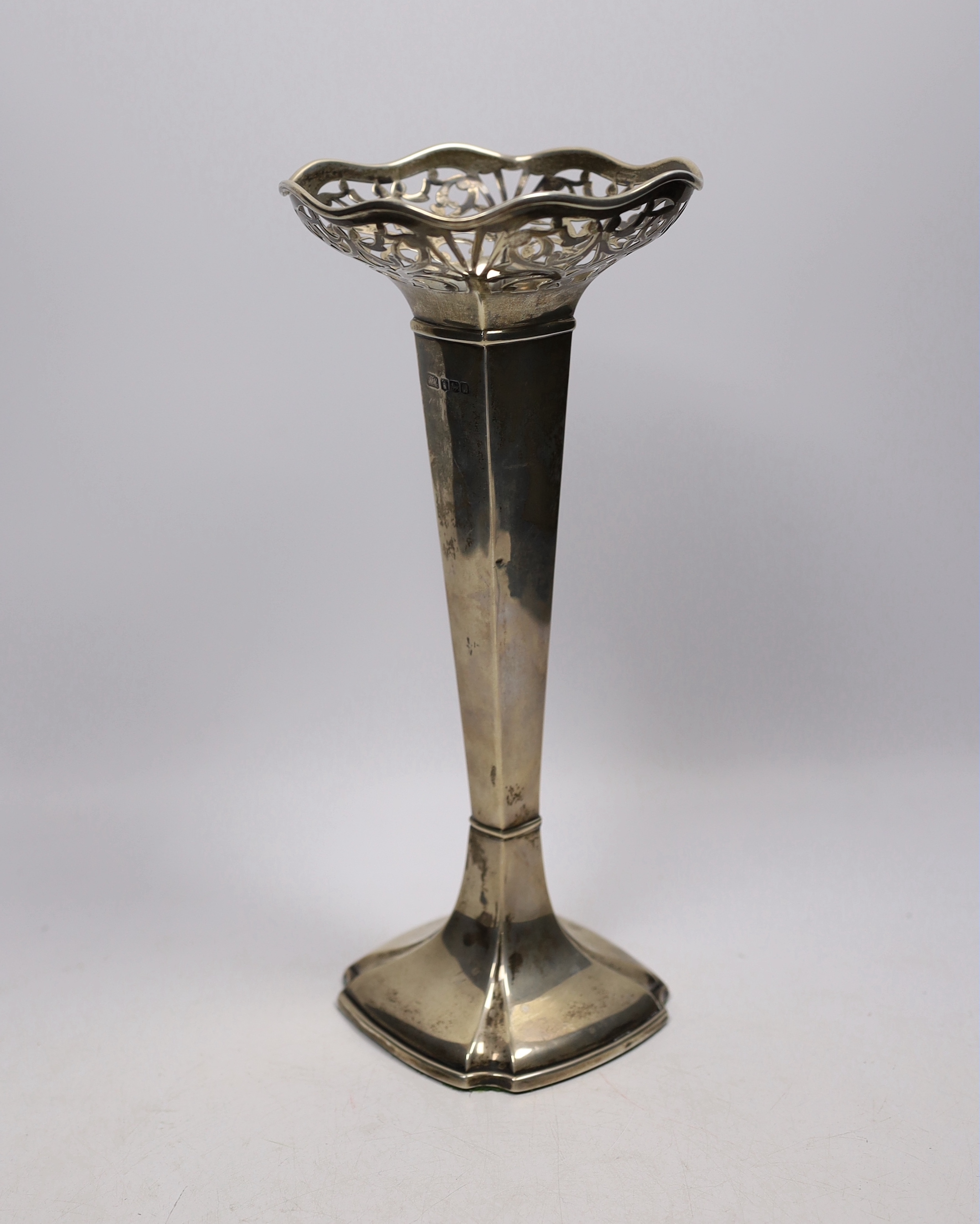 A George V silver posy vase, with pierced border, R.F. Mosely, Sheffield, circa 1920, height 27.9cm, weighted.